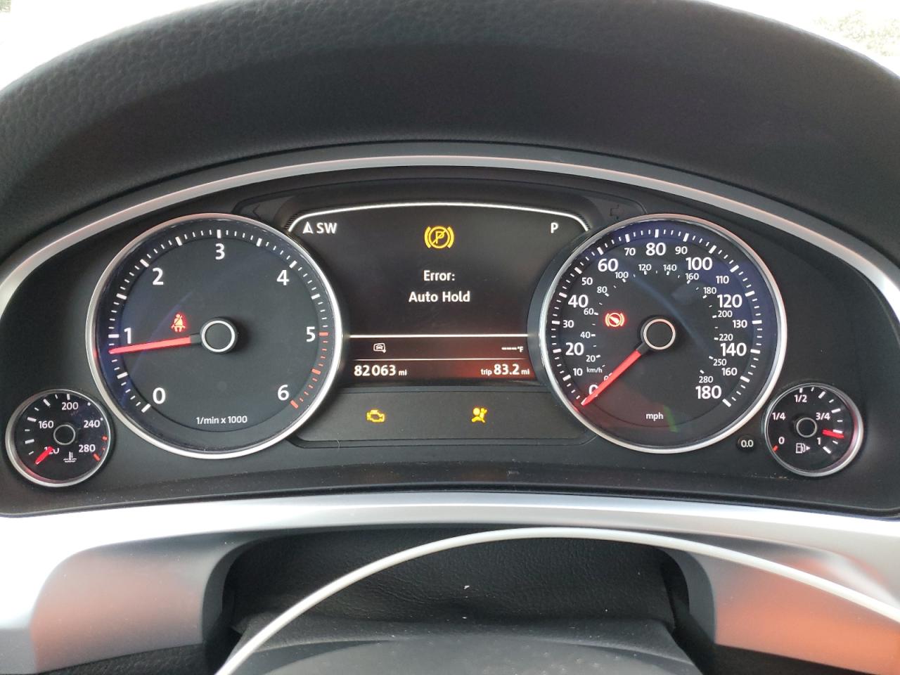 2016 Volkswagen Touareg - Image 9