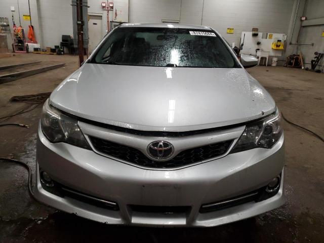  TOYOTA CAMRY 2014 Srebrny