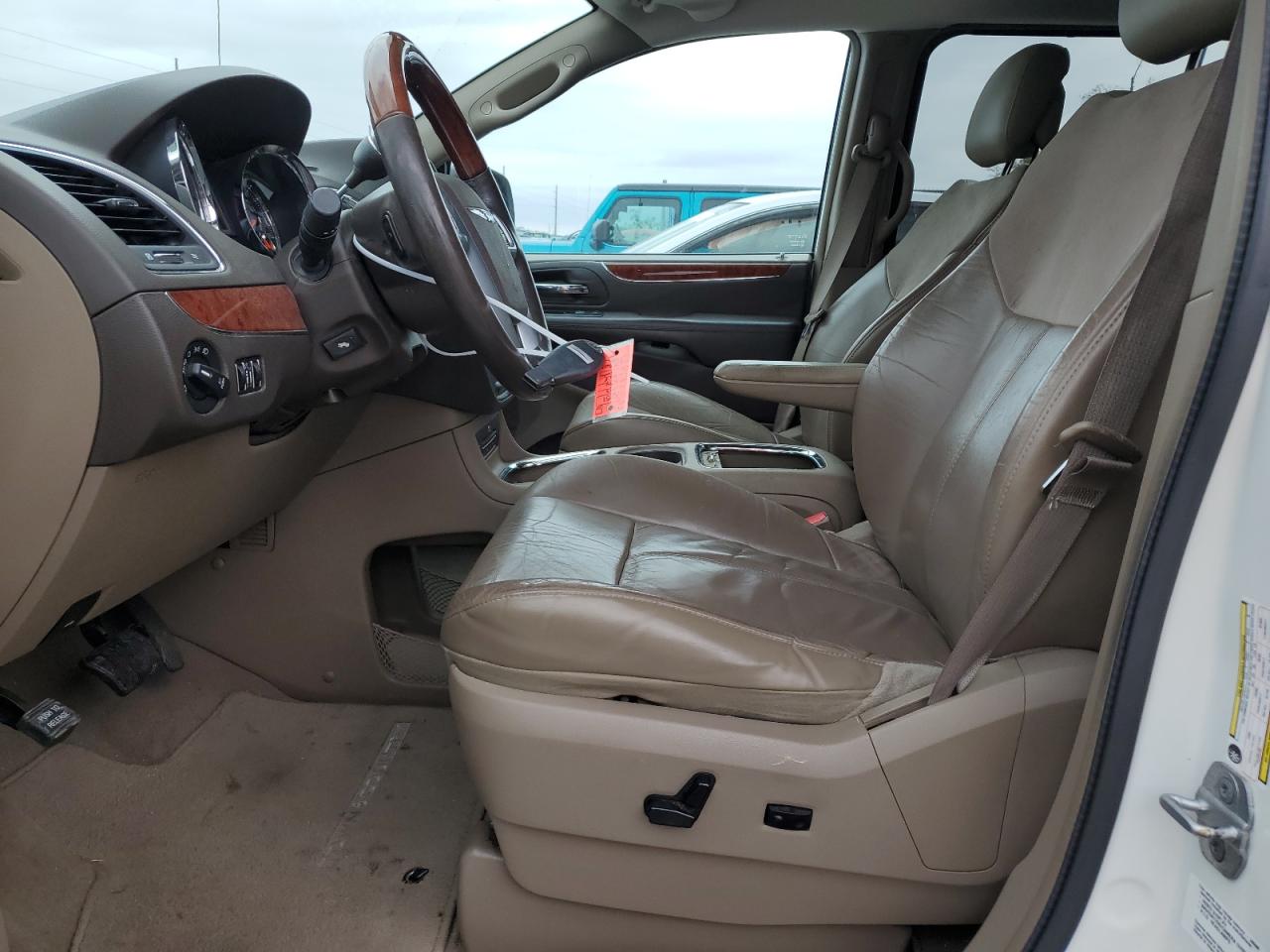 2013 Chrysler Town & Country - Image 7