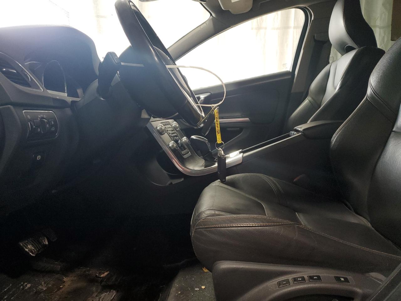 2016 Volvo V60 - Image 7