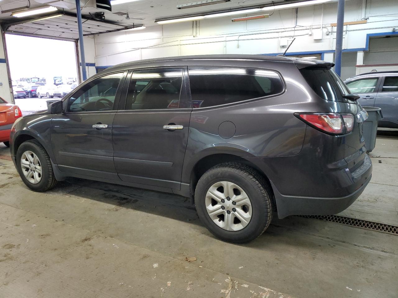 VIN 1GNKRFED2EJ222416 2014 CHEVROLET TRAVERSE no.2