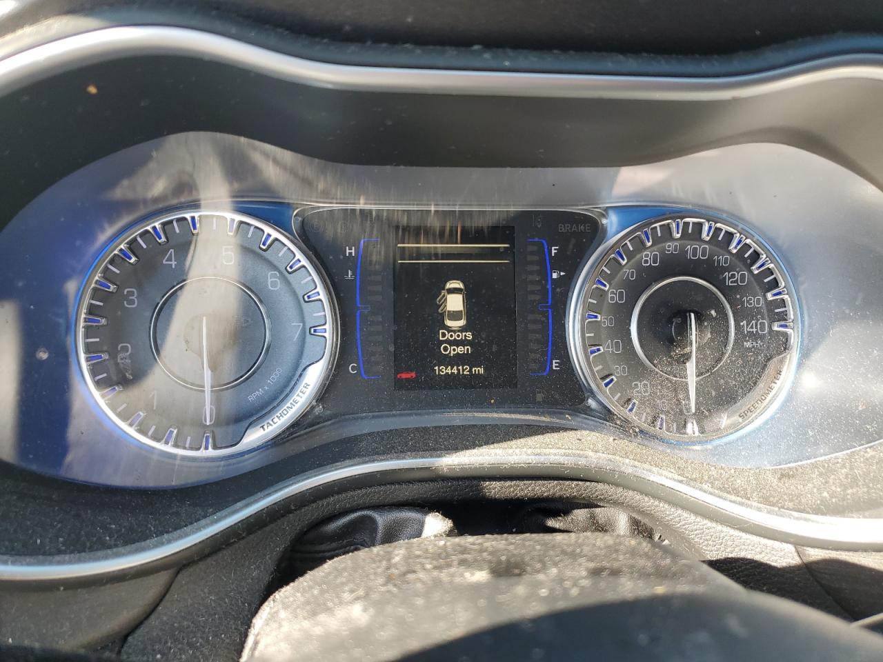 2016 Chrysler 200 - Image 9