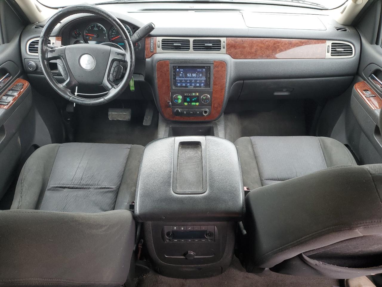 2010 Chevrolet Suburban - Image 8