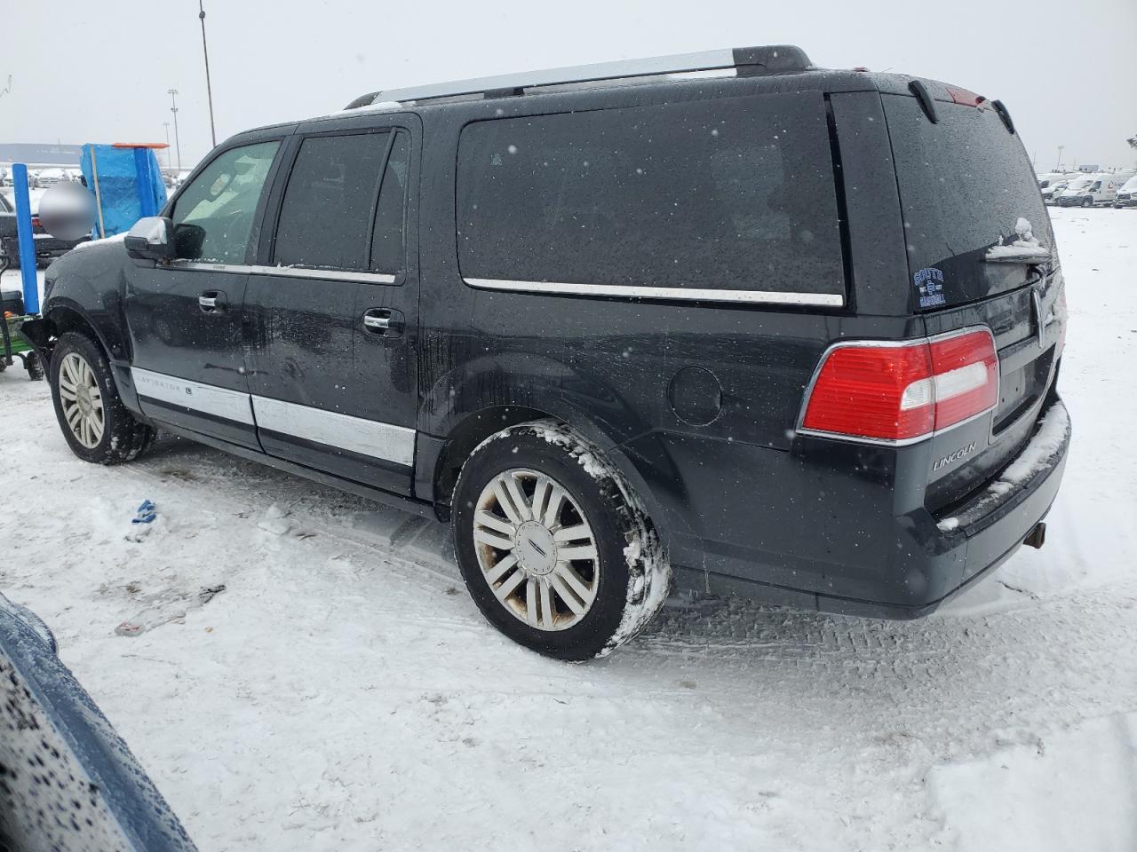 2014 Lincoln Navigator - Image 2