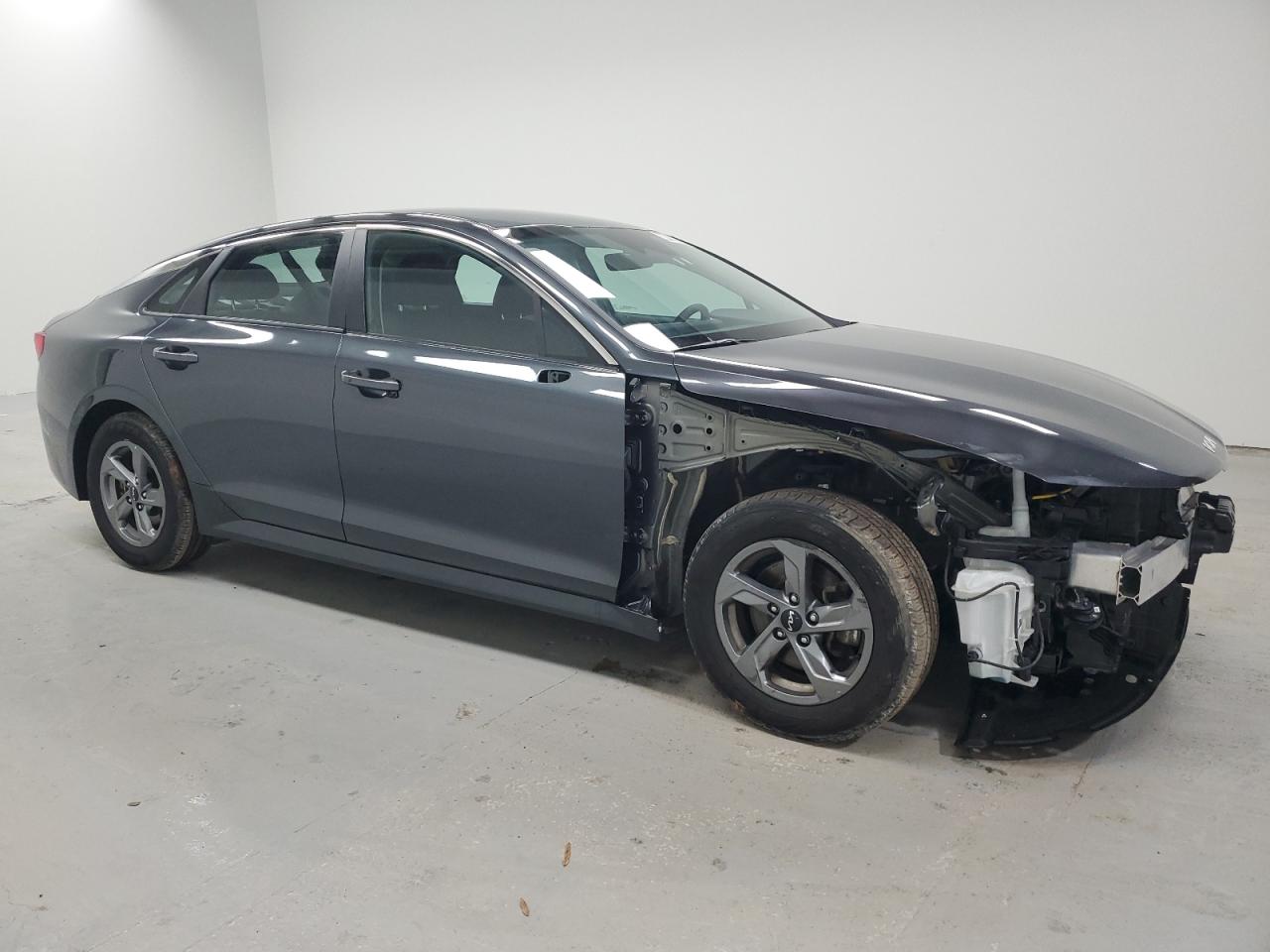 2023 Kia K5 - Image 4