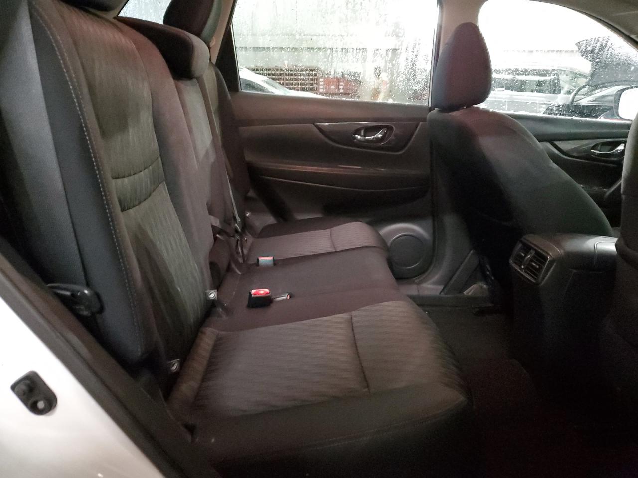 2018 Nissan Rogue - Image 10