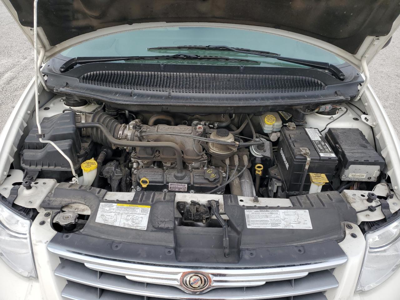 2005 Chrysler Town & Country - Image 13
