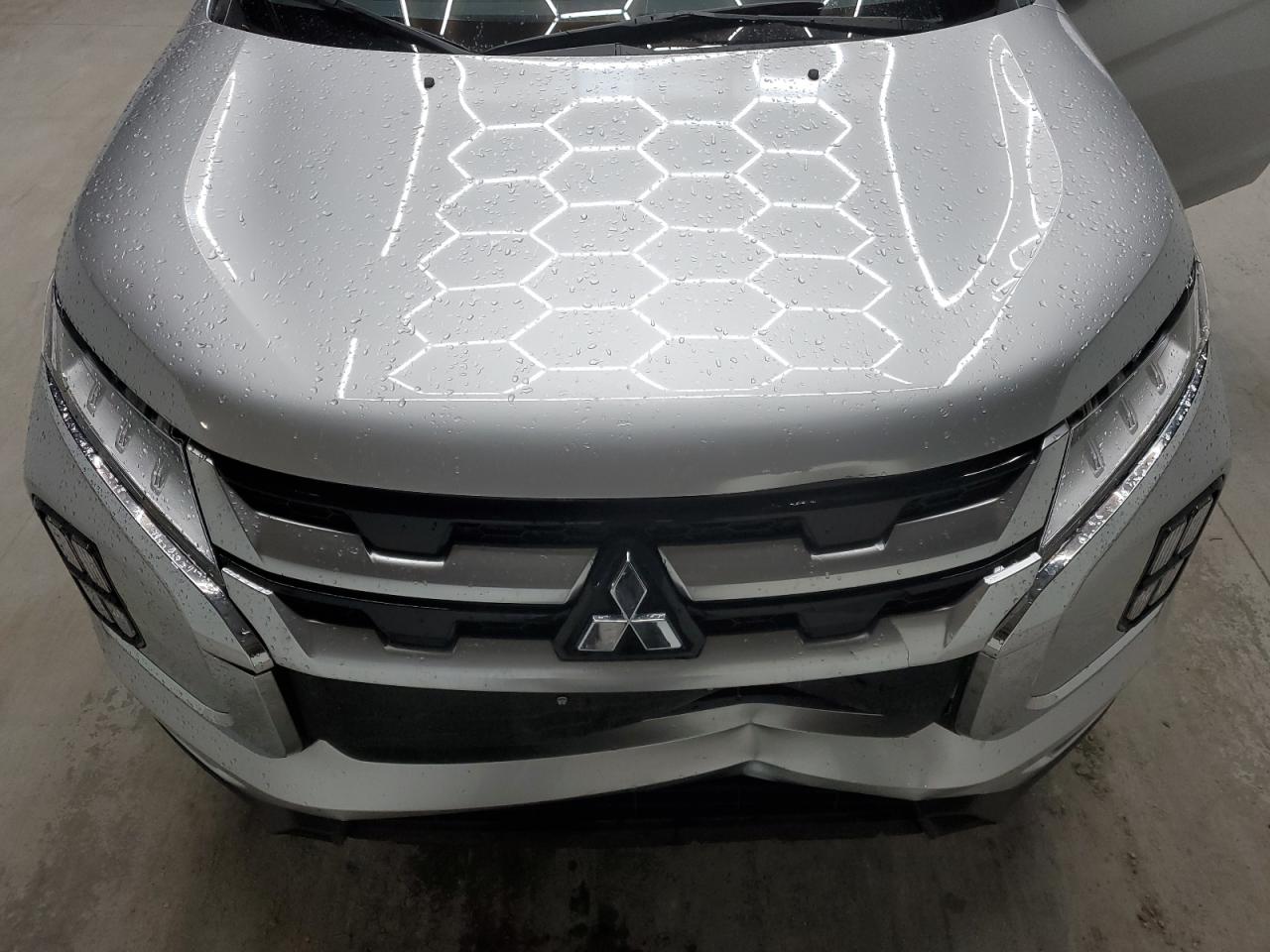 2024 Mitsubishi Outlander - Image 12