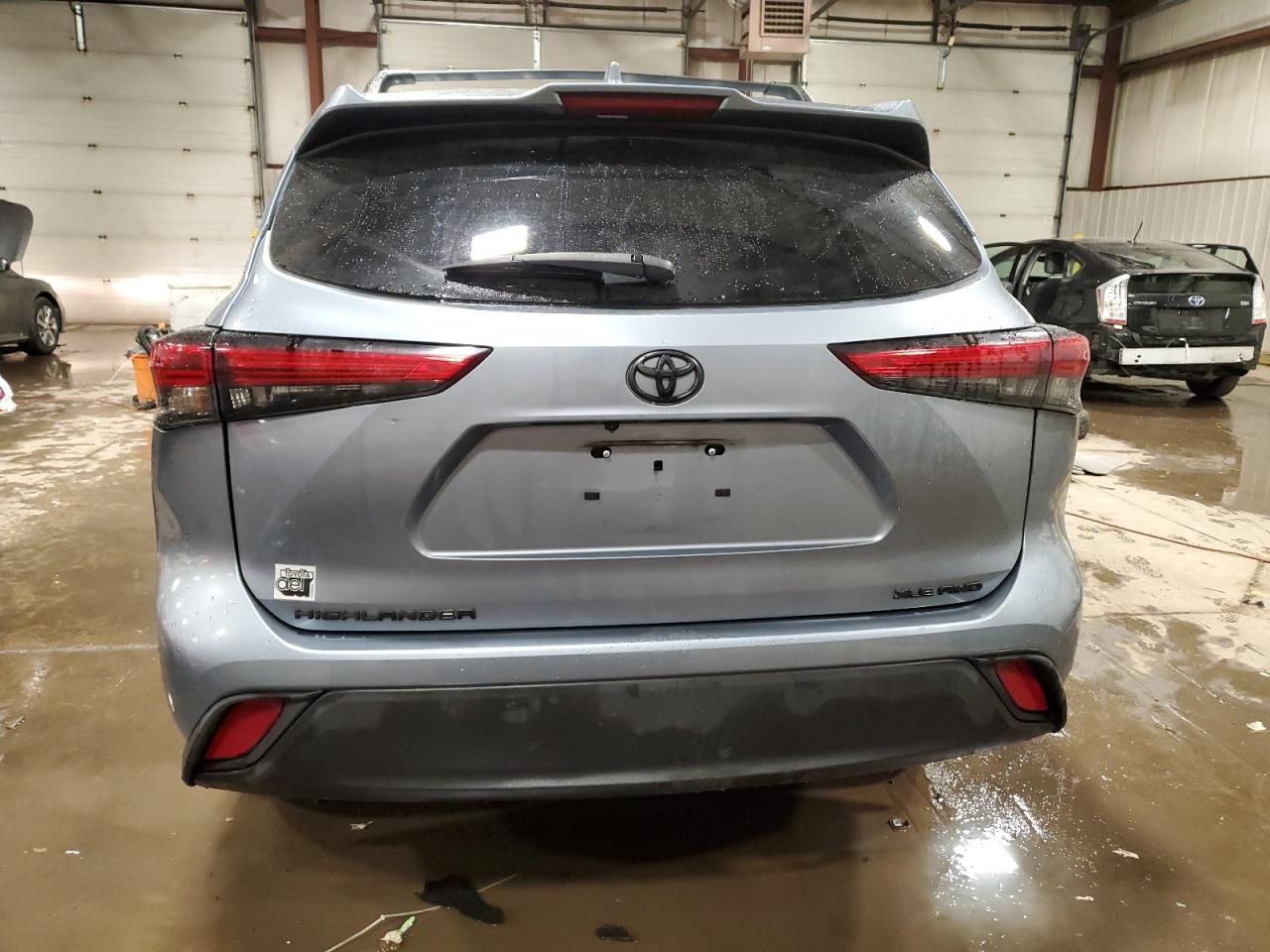 2022 Toyota Highlander - Image 6