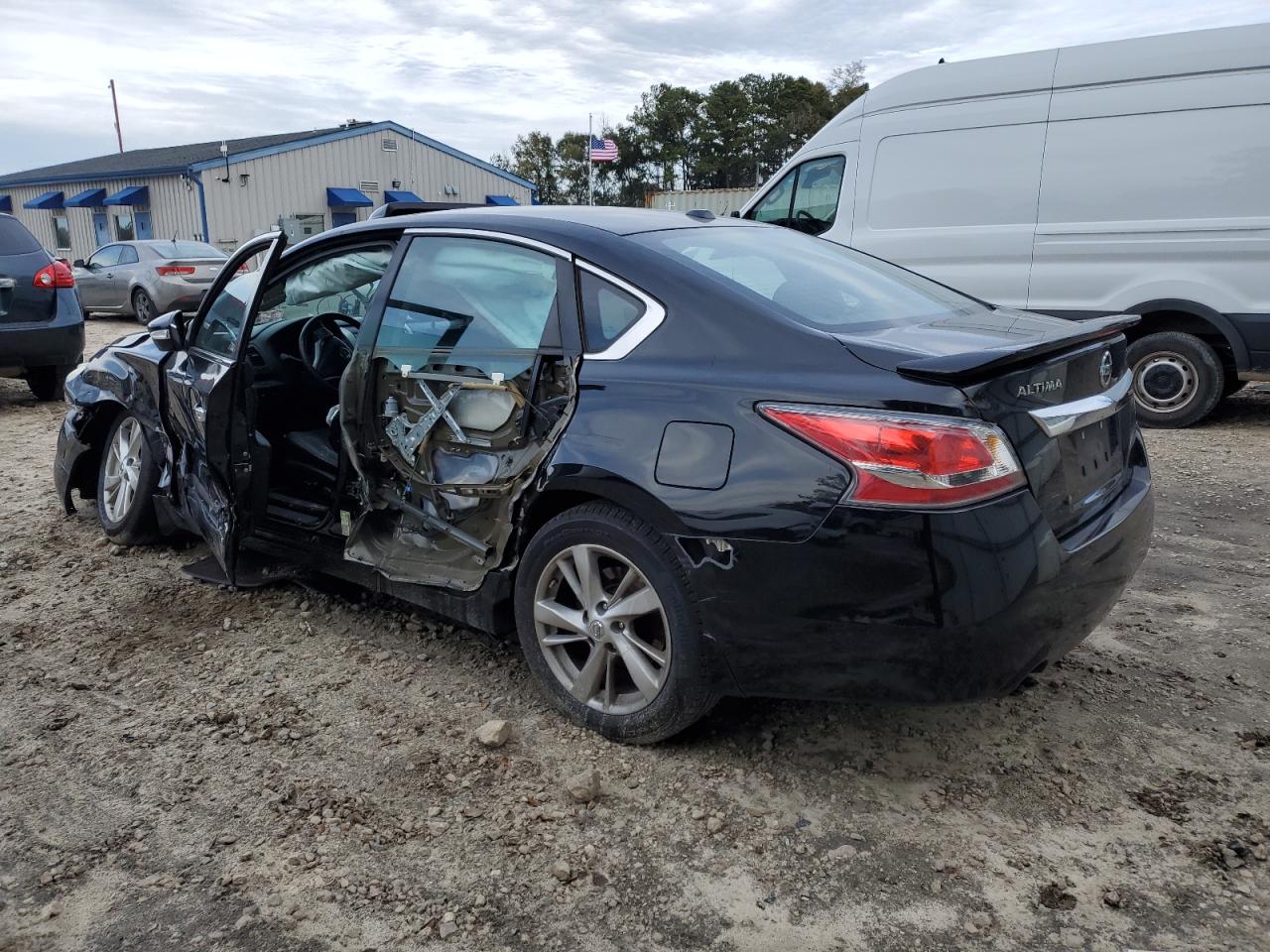 2015 Nissan Altima - Image 2