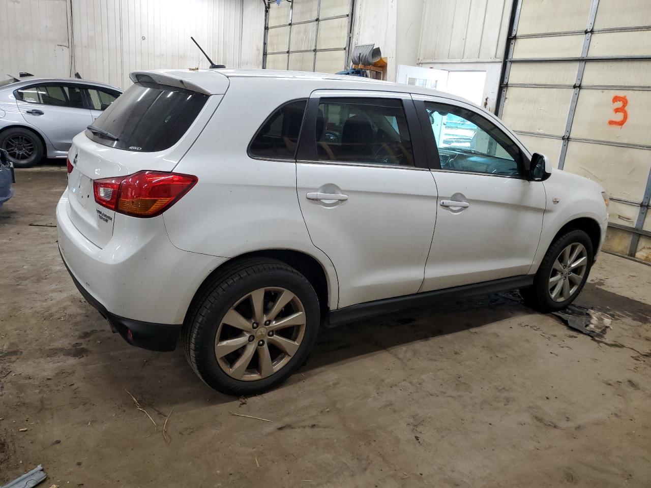 VIN 4A4AR4AU3FE053833 2015 MITSUBISHI OUTLANDER no.3