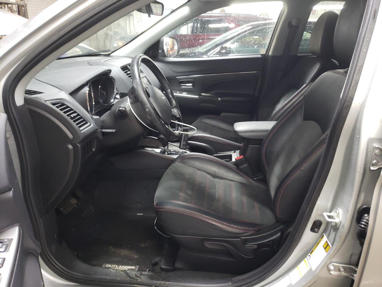 2018 Mitsubishi Outlander - Image 7
