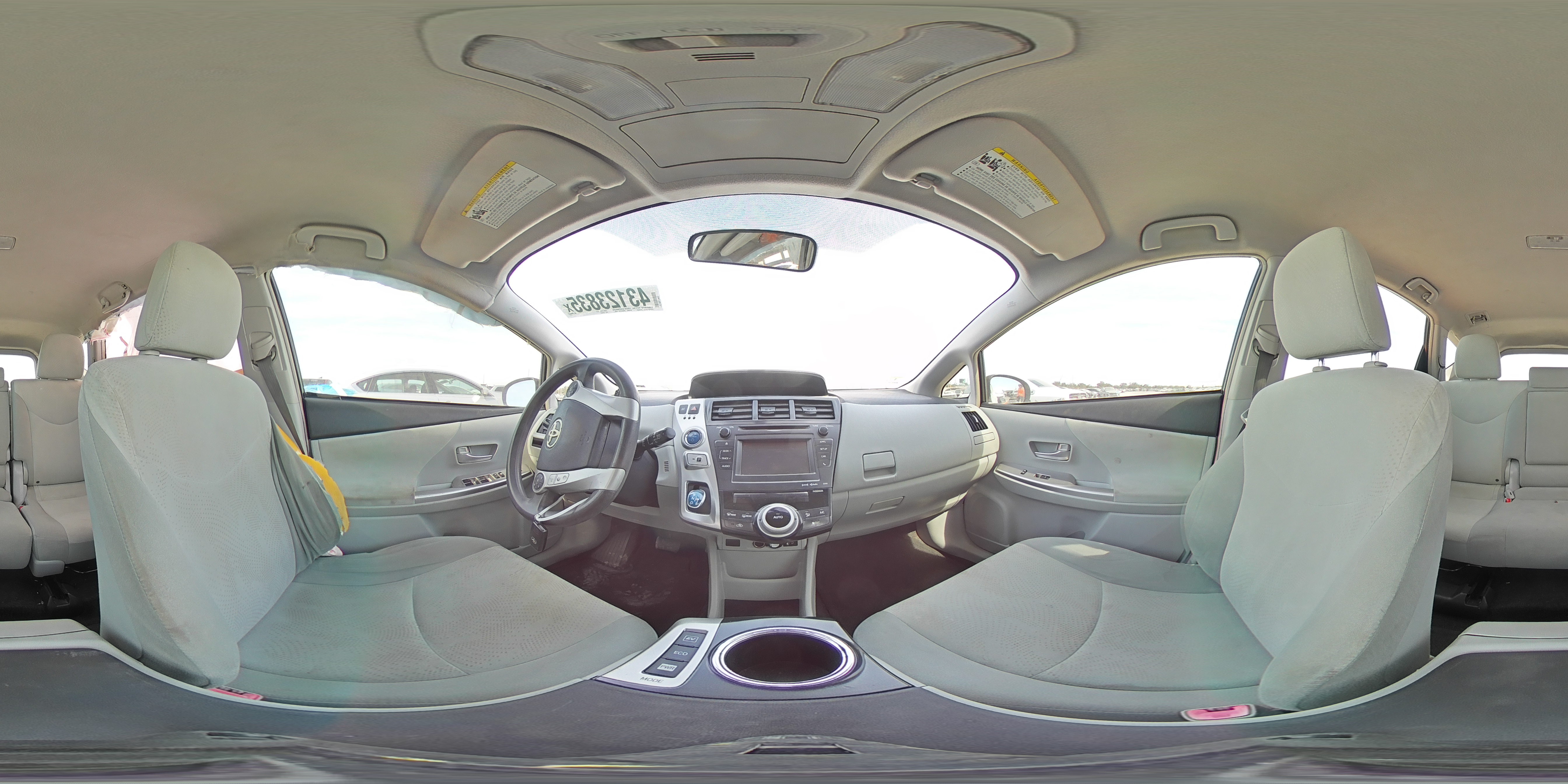 2012 Toyota Prius - Image 12