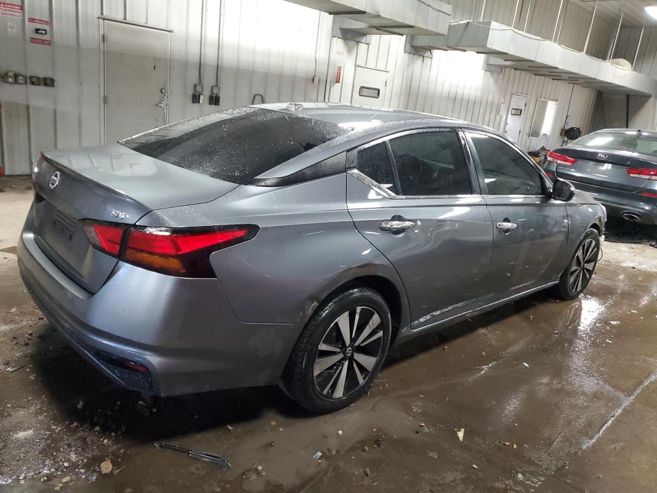 2021 Nissan Altima - Image 3