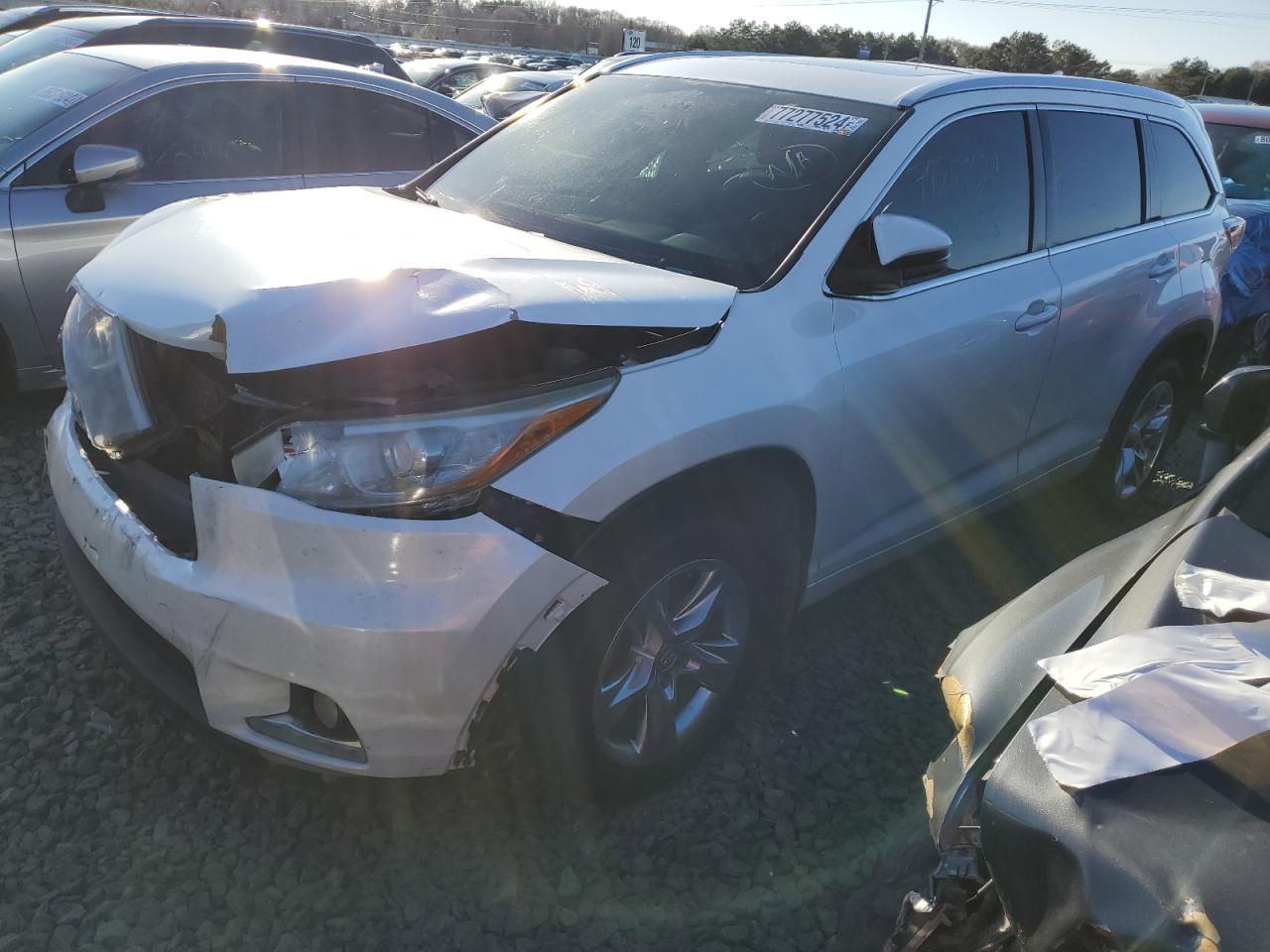 2015 Toyota Highlander - Image 1