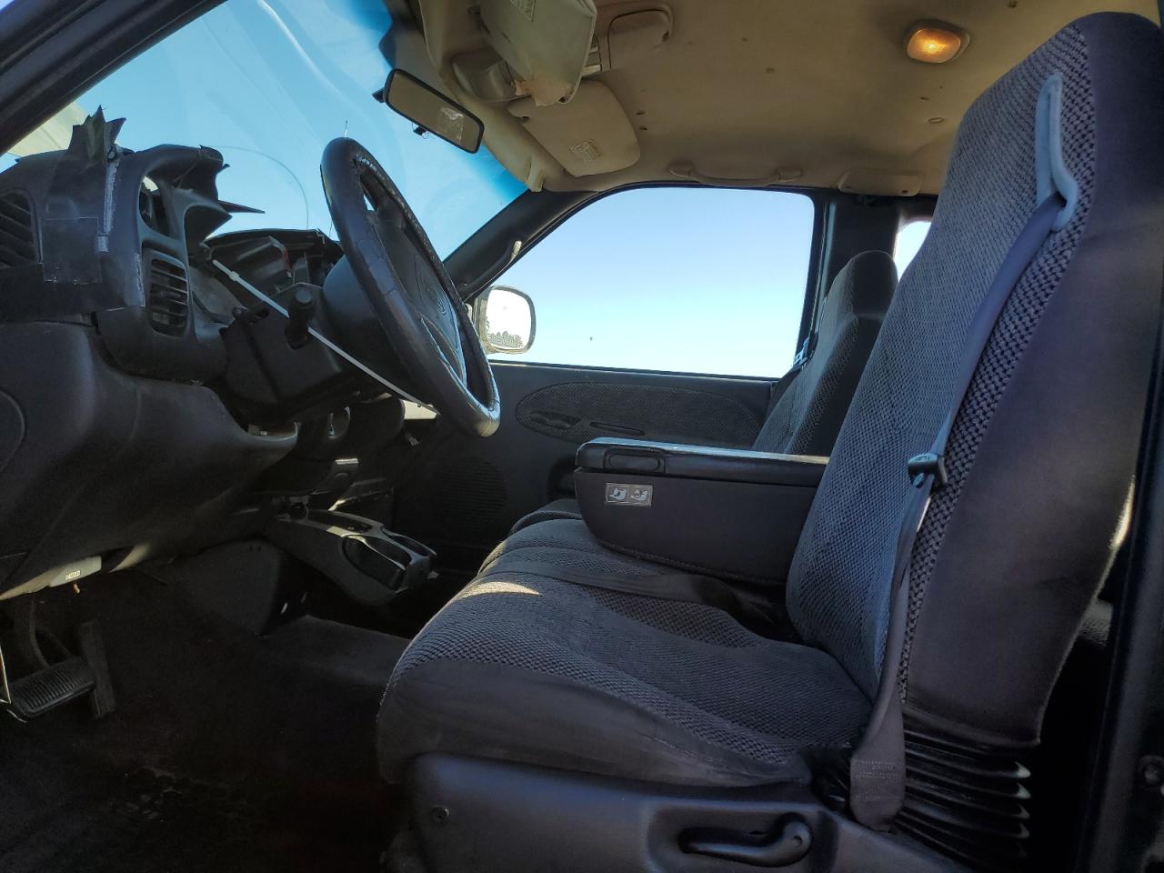 2001 Dodge RAM - Image 7