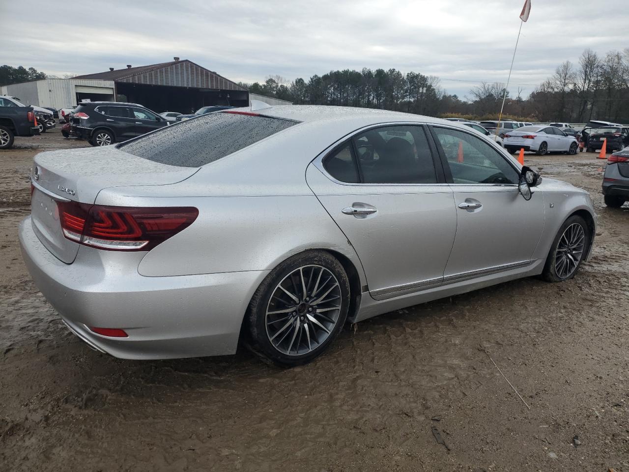 2014 Lexus LS - Image 3