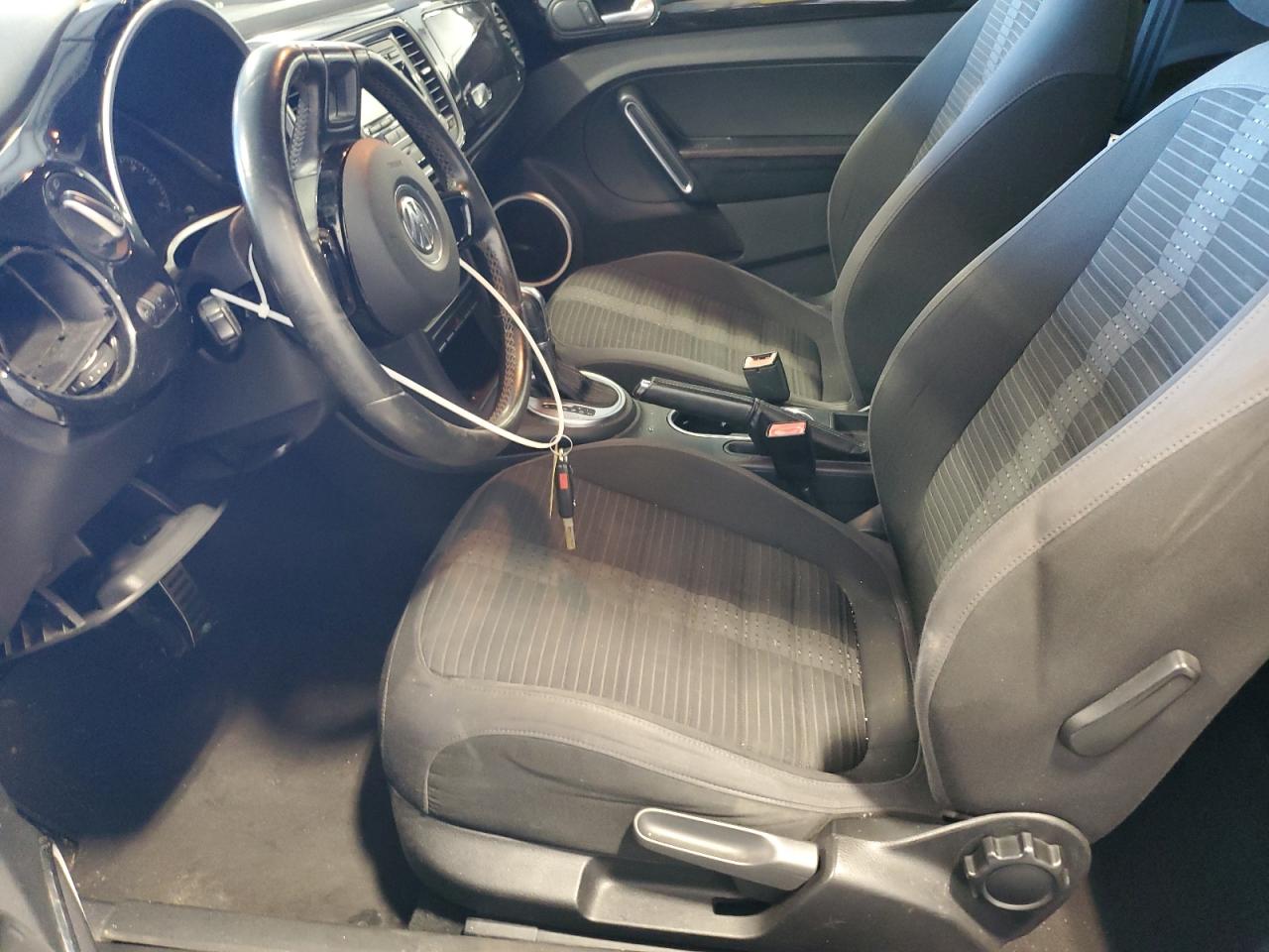 2012 Volkswagen Beetle - Image 7