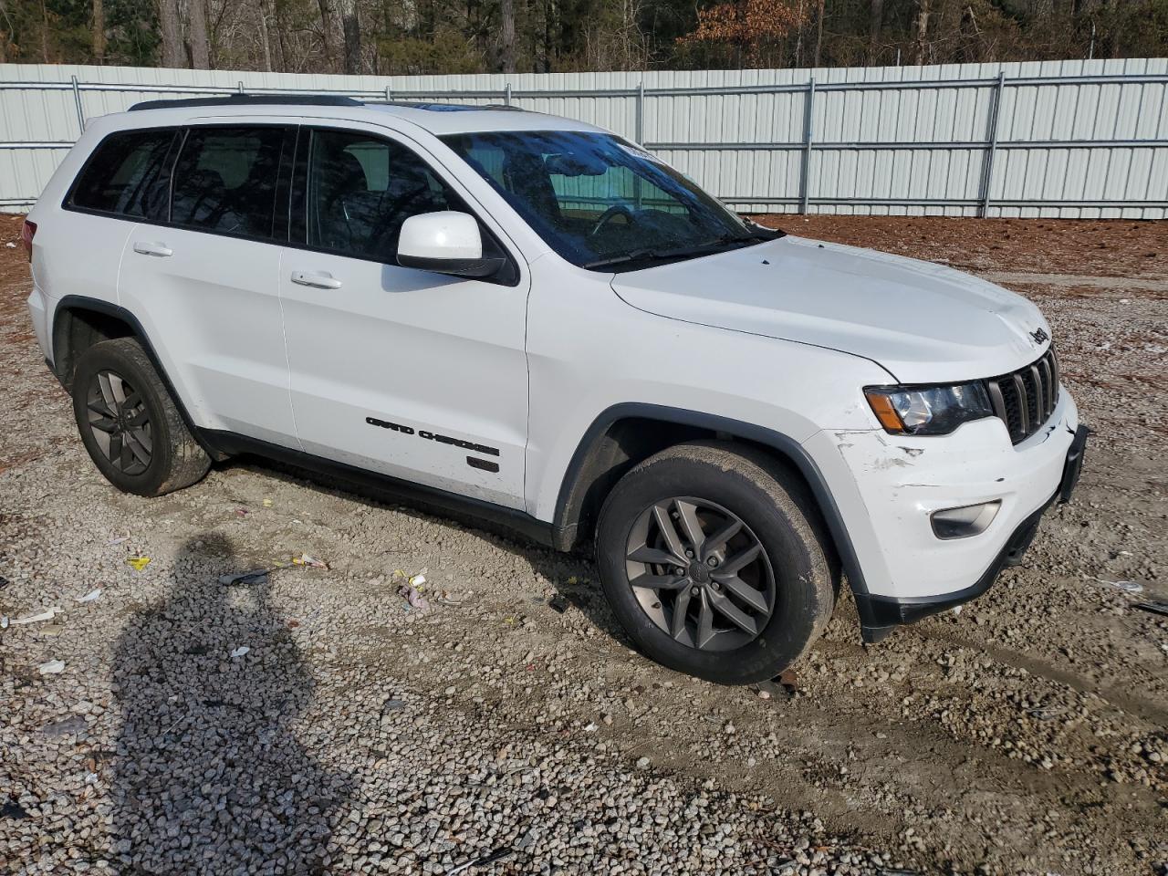 2016 Jeep Grand Cherokee - Image 4