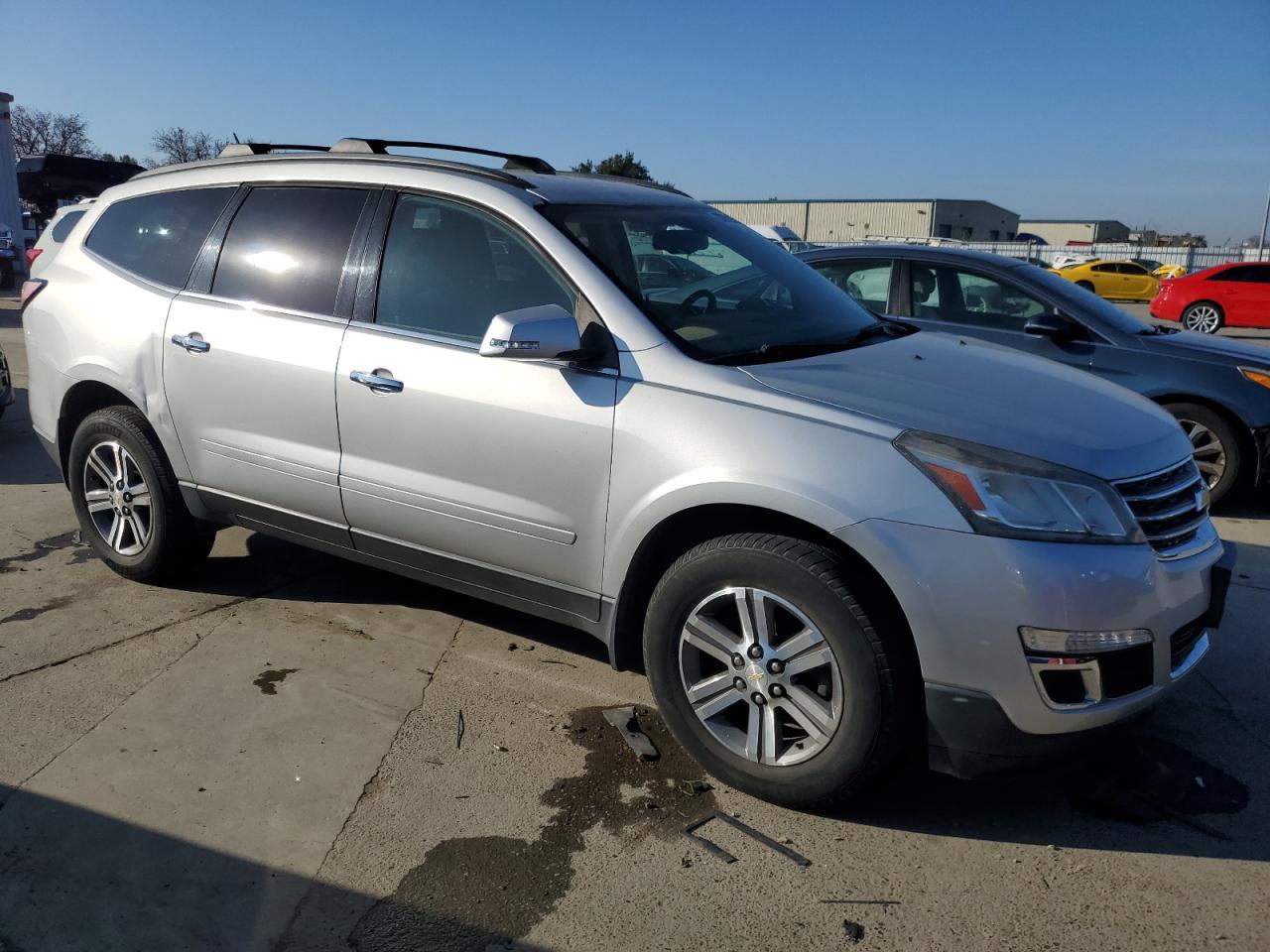 VIN 1GNKRHKD0FJ136944 2015 CHEVROLET TRAVERSE no.4