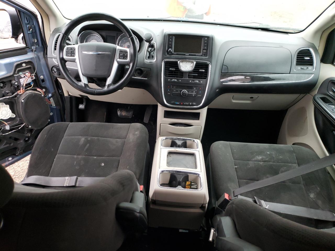 2012 Chrysler Town & Country - Image 8