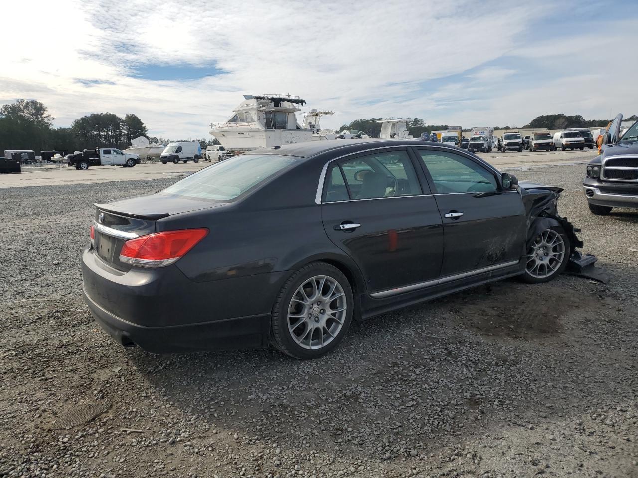 2011 Toyota Avalon - Image 3