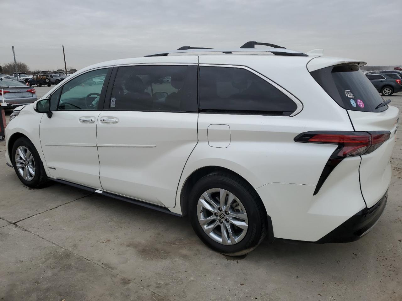 2021 Toyota Sienna - Image 2