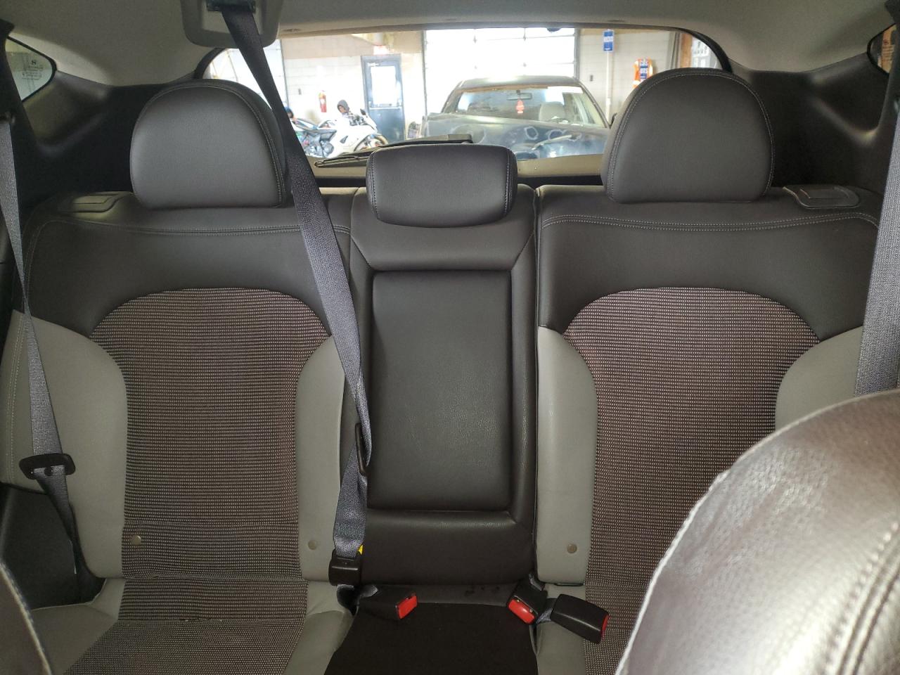 2010 Hyundai Tucson - Image 10