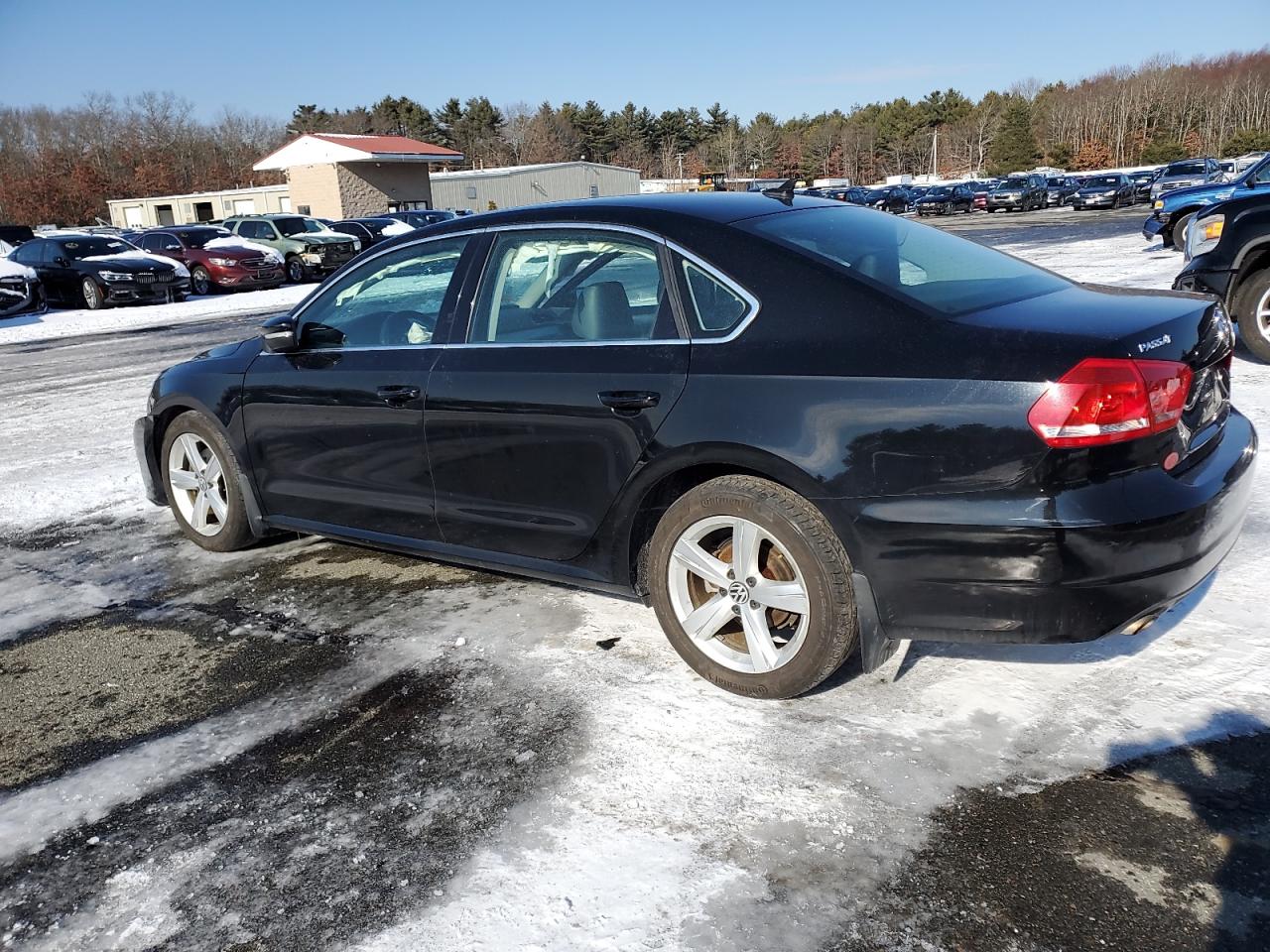 2015 Volkswagen Passat - Image 2