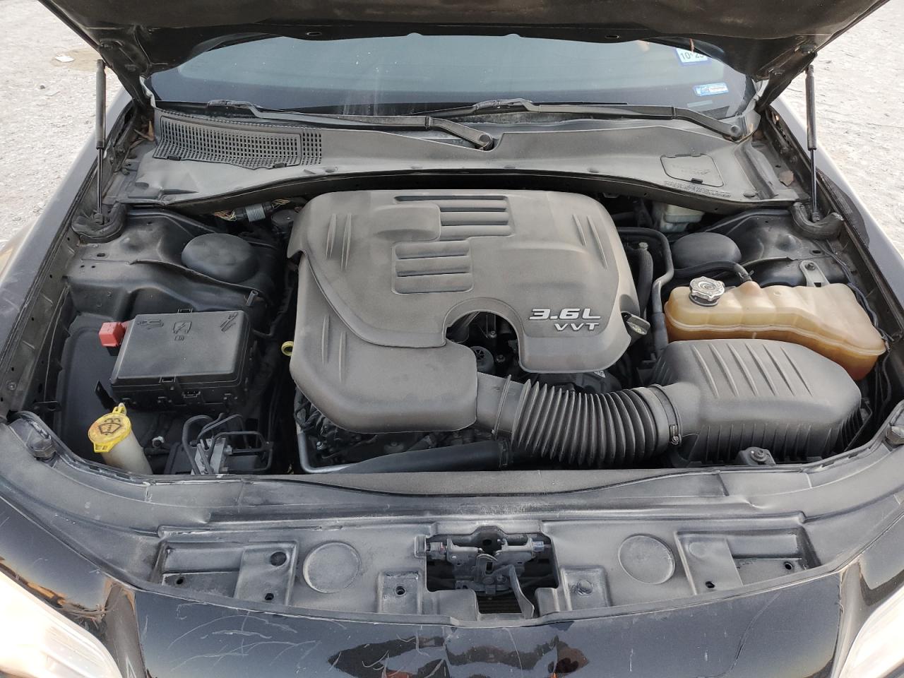 2014 Chrysler 300 - Image 12