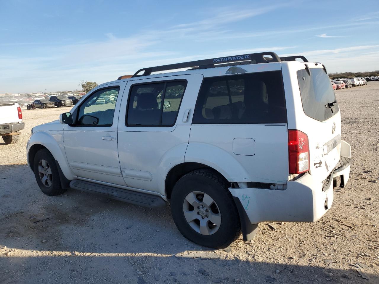 2007 Nissan Pathfinder - Image 2