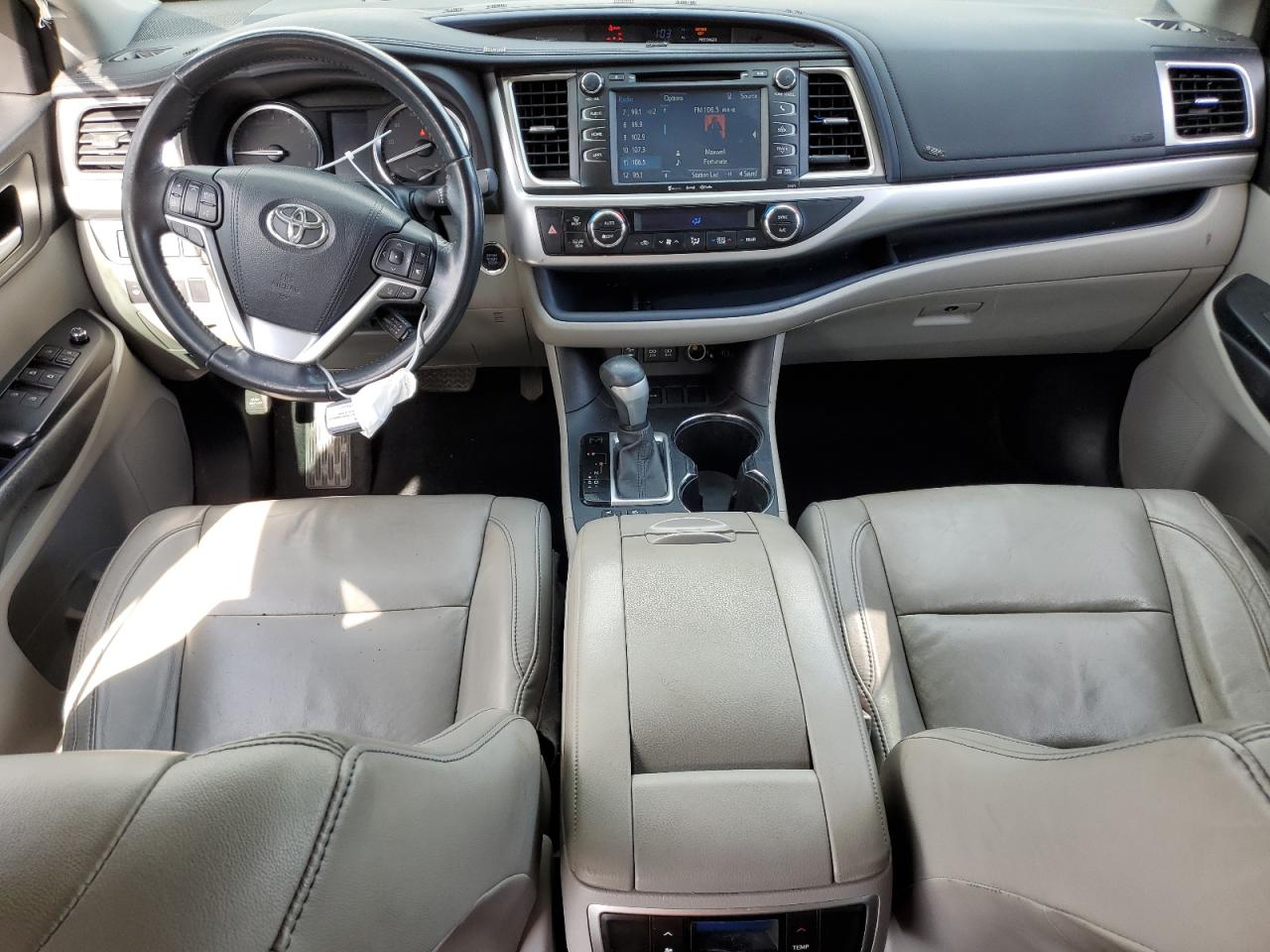 2017 Toyota Highlander - Image 8