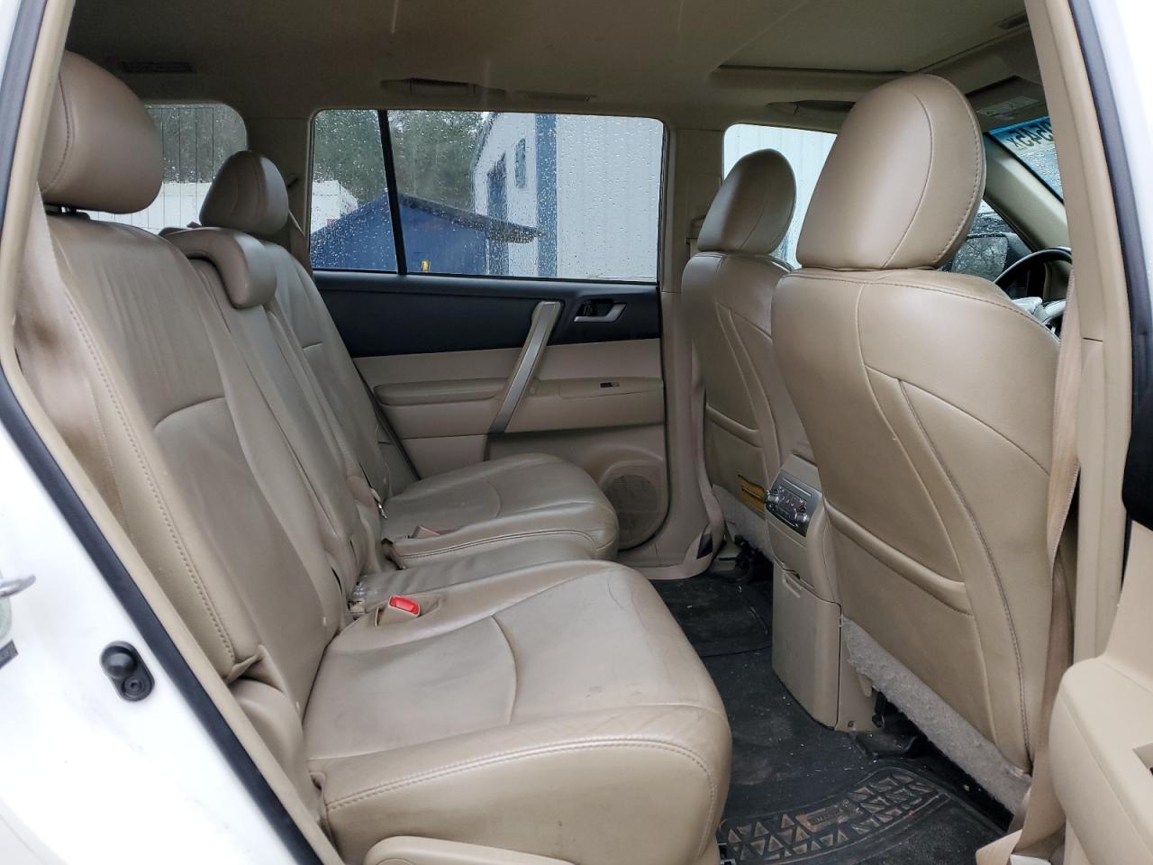 2012 Toyota Highlander - Image 11