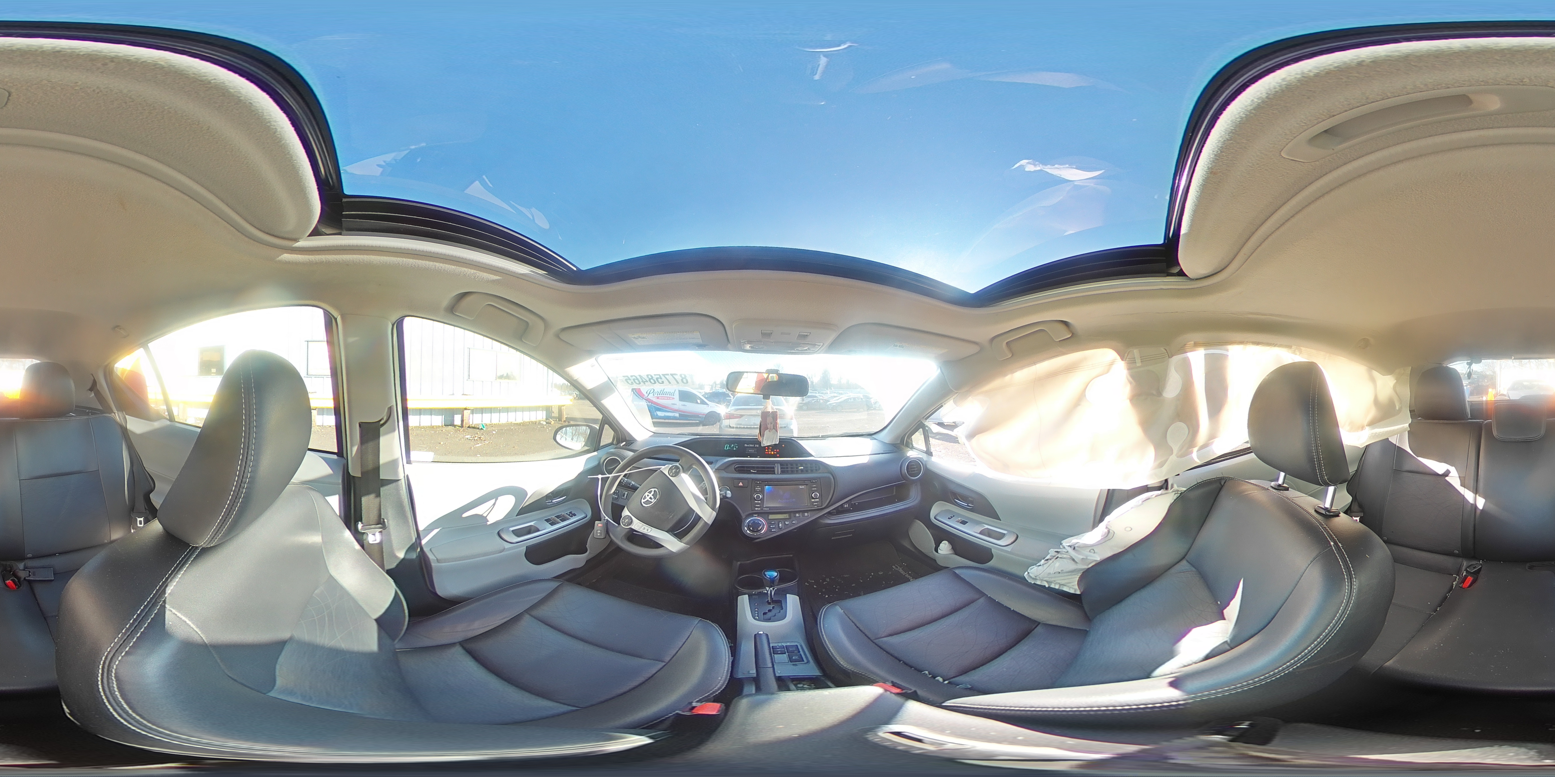 2012 Toyota Prius - Image 14