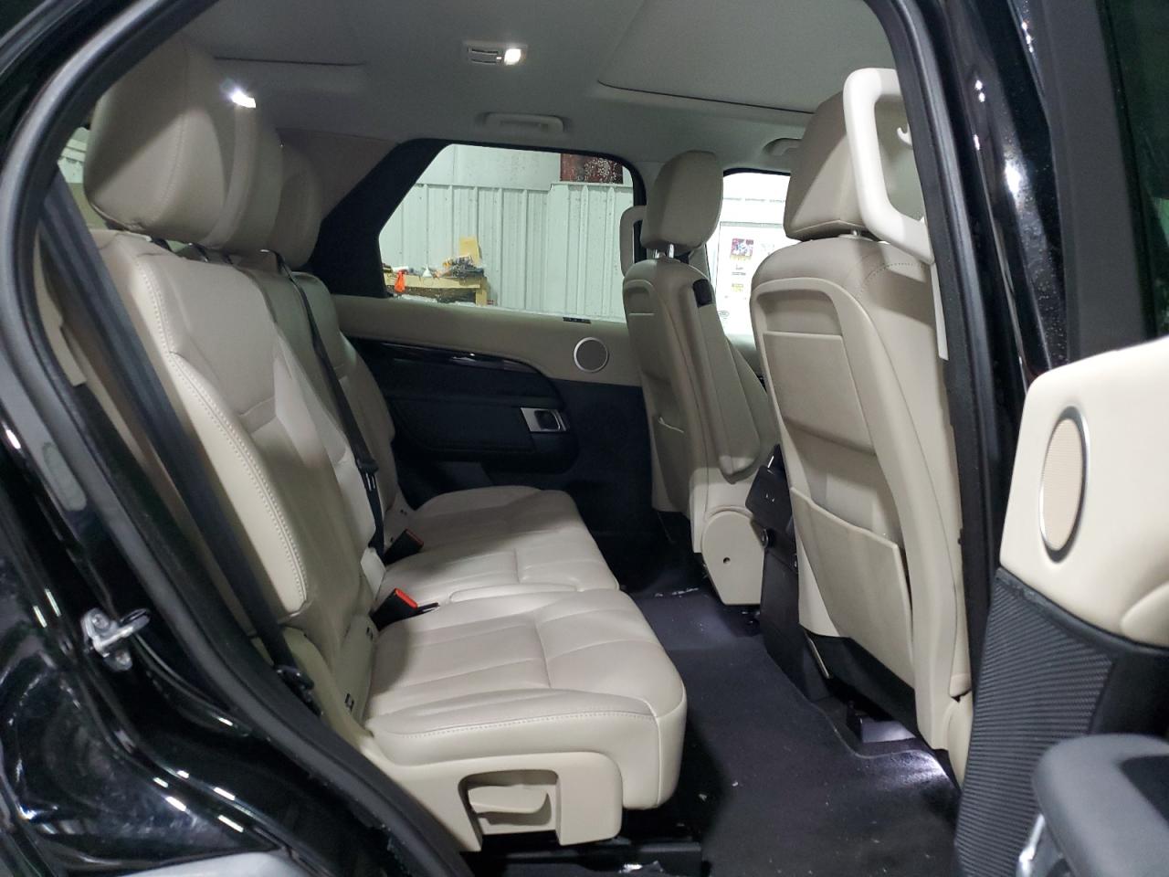 2020 Land Rover Discovery - Image 11