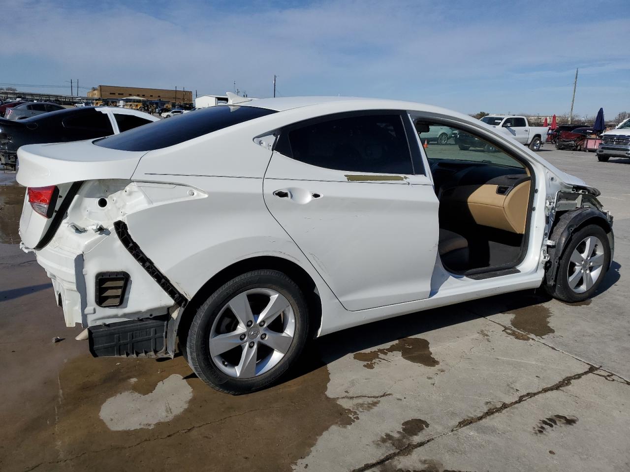 2013 Hyundai Elantra - Image 3