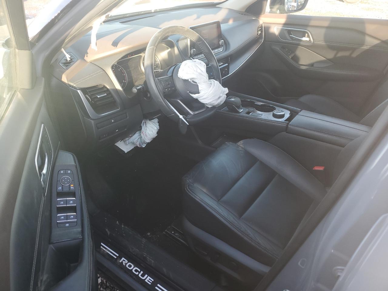 2021 Nissan Rogue - Image 8