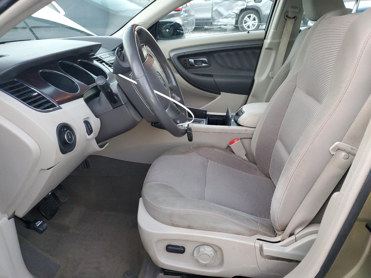 2012 Ford Taurus - Image 7