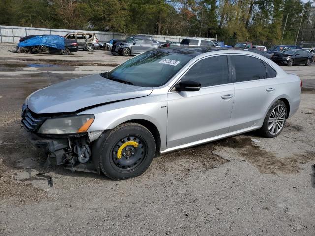 Sedans VOLKSWAGEN PASSAT 2015 Srebrny