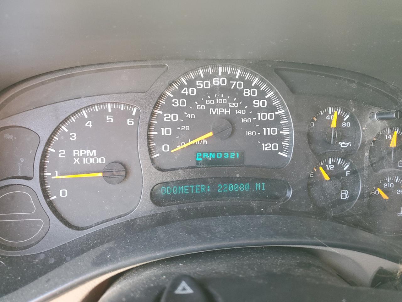 2004 Chevrolet Silverado - Image 9