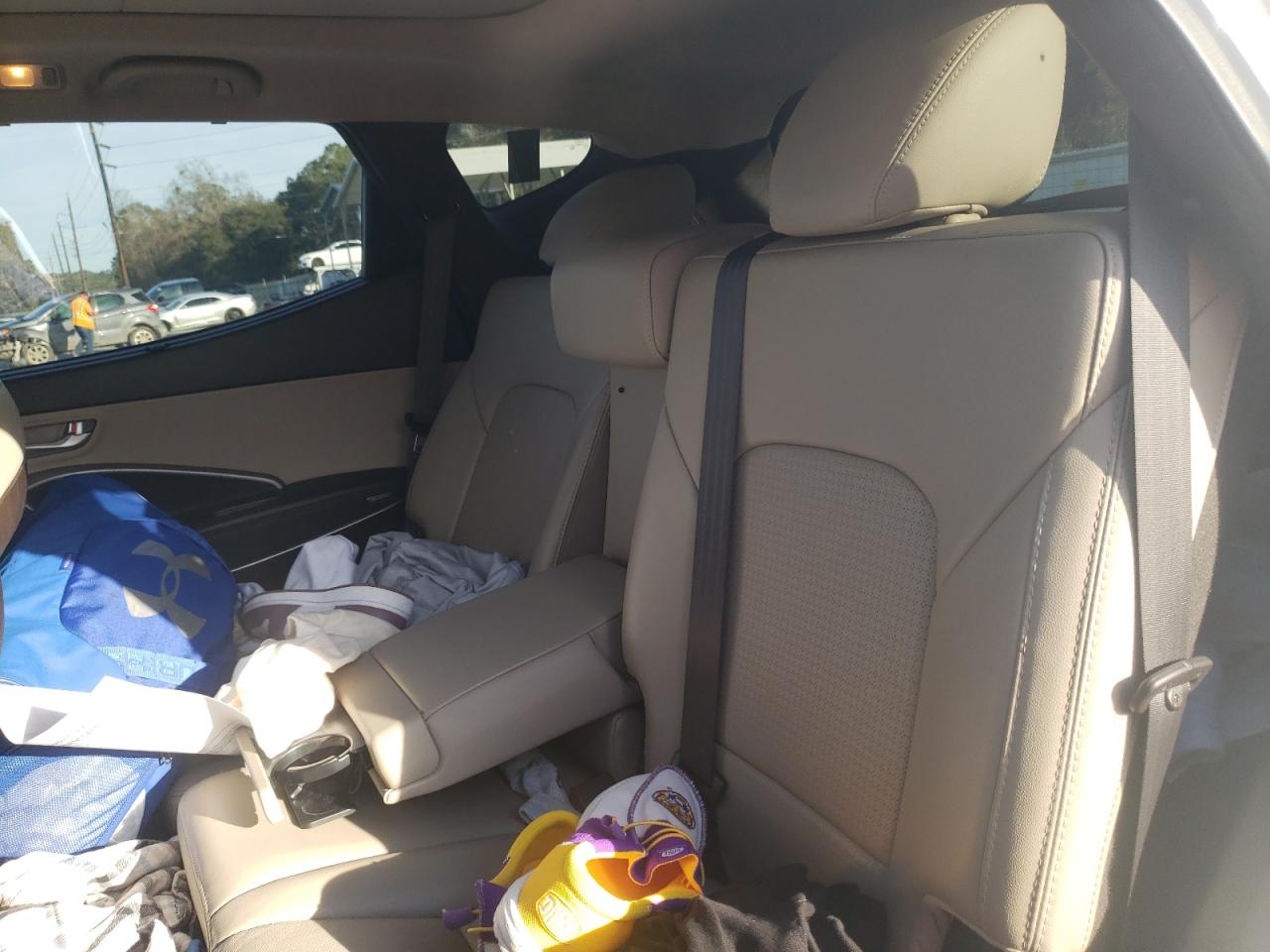 2015 Hyundai Santa Fe - Image 10