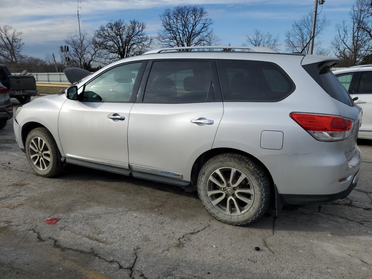 2014 Nissan Pathfinder - Image 2