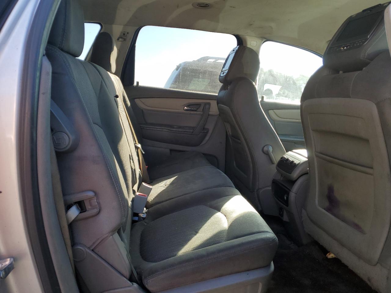 2017 Chevrolet Traverse - Image 11