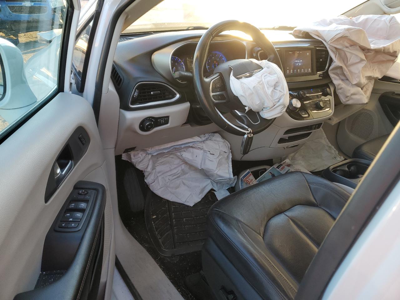 2020 Chrysler Pacifica - Image 8