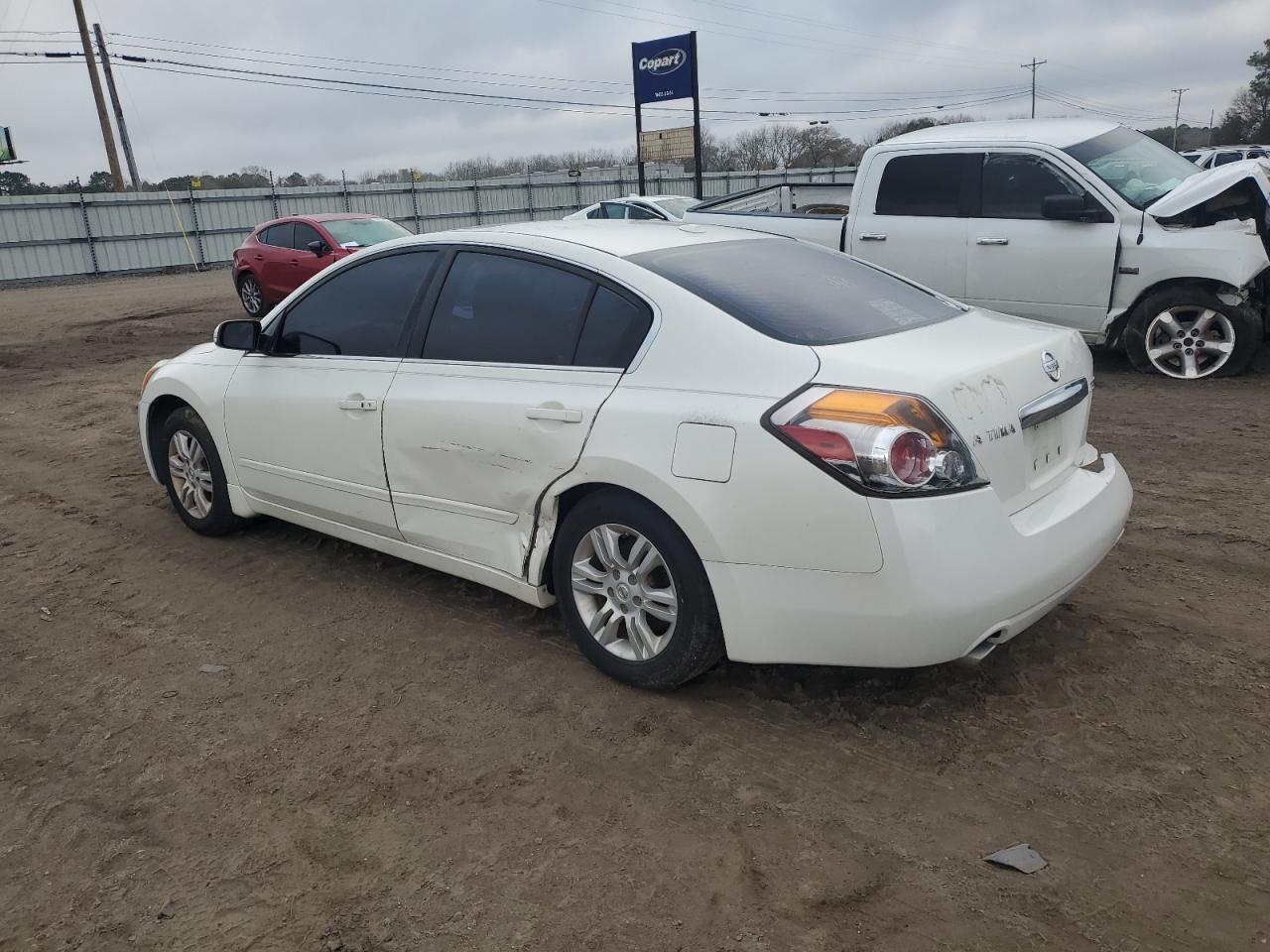 2010 Nissan Altima - Image 2