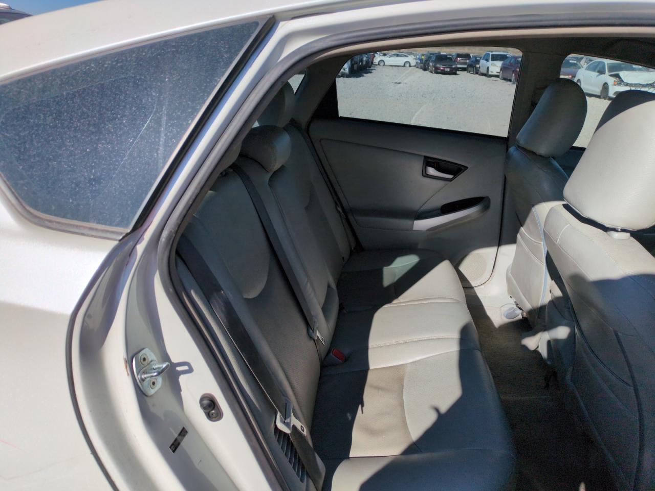 2010 Toyota Prius - Image 10