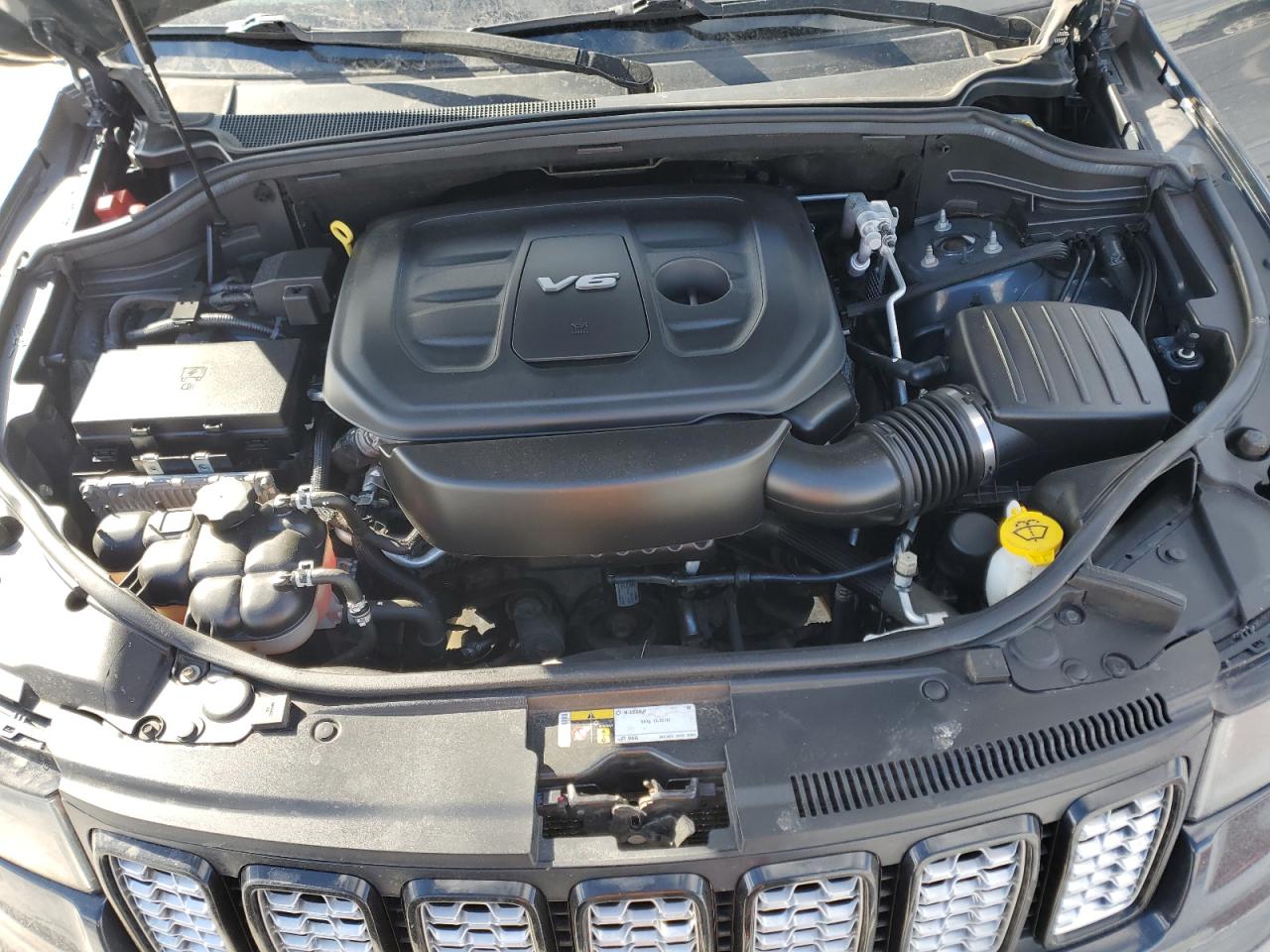 2017 Jeep Grand Cherokee - Image 12