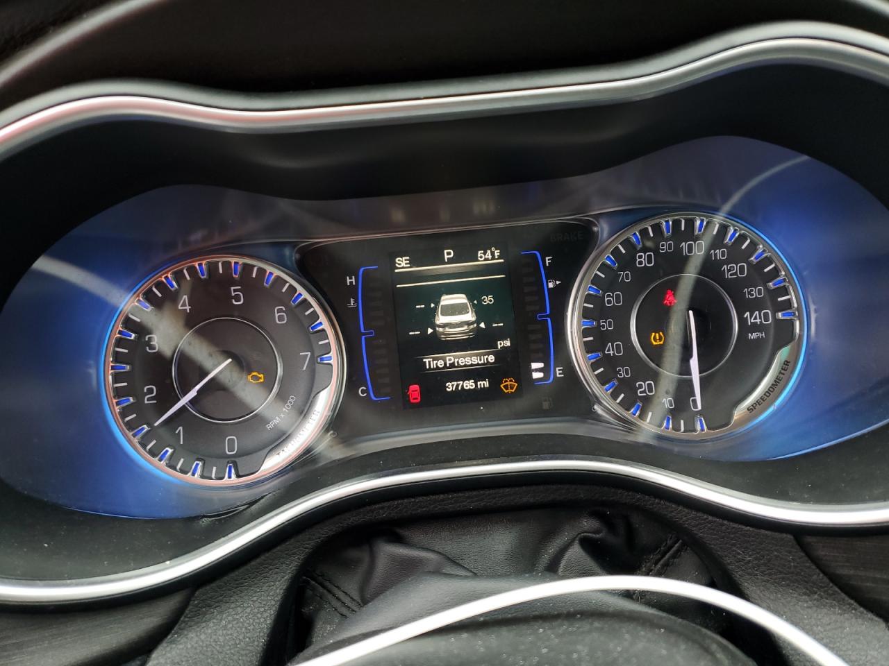 2015 Chrysler 200 - Image 9