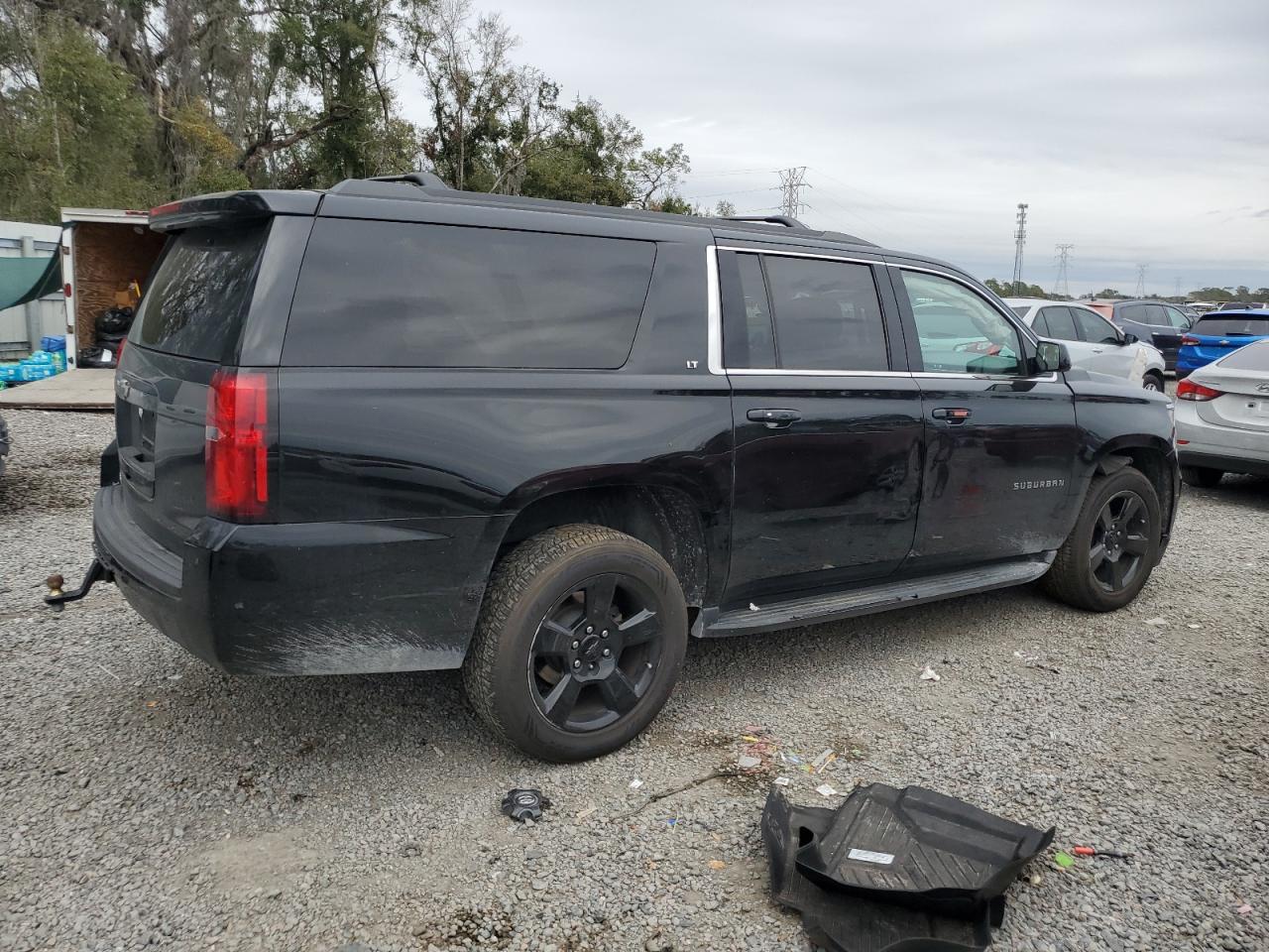 2020 Chevrolet Suburban - Image 3
