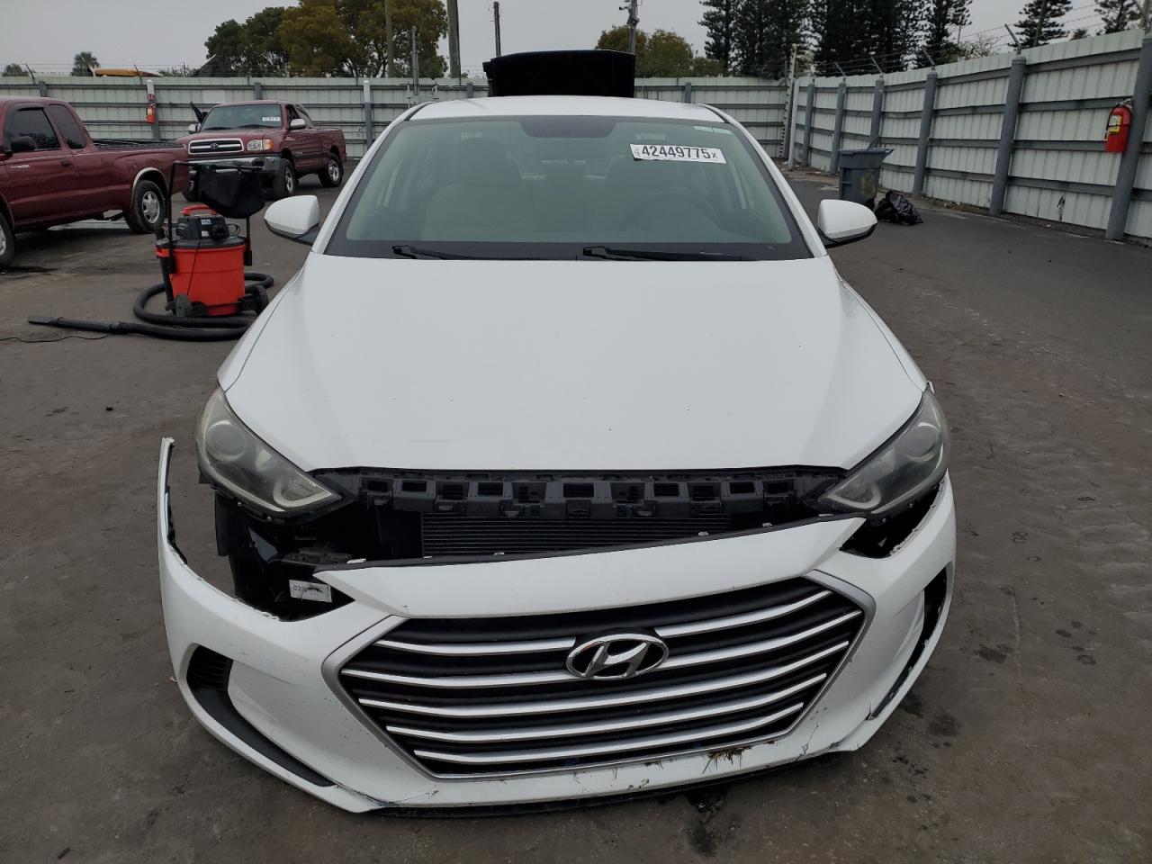 2018 Hyundai Elantra - Image 5